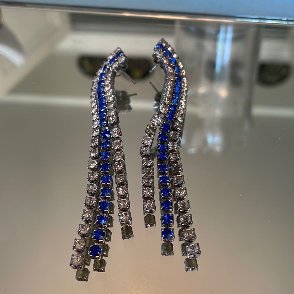 Vtg blue & white rhinestone dangling post earrings